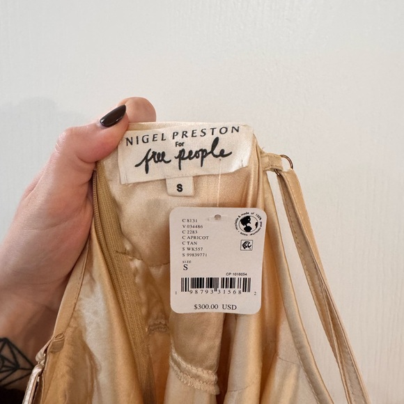 FREE PEOPLE/ Nigel Preston Elegant Lace Trim Dress in Peach and Brown - Picture 4 of 5